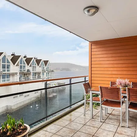 Dinbnb I On Island I Terrace And Grill I Free Parking